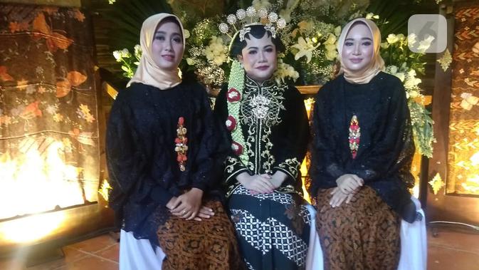 Seorang mempelai pengantin perempuan dalam balutan motif Kawung Gandrung Cattleya koleksi sanggar Batik Semarang 16 (foto: Liputan6.com/ edhie prayitno ige)