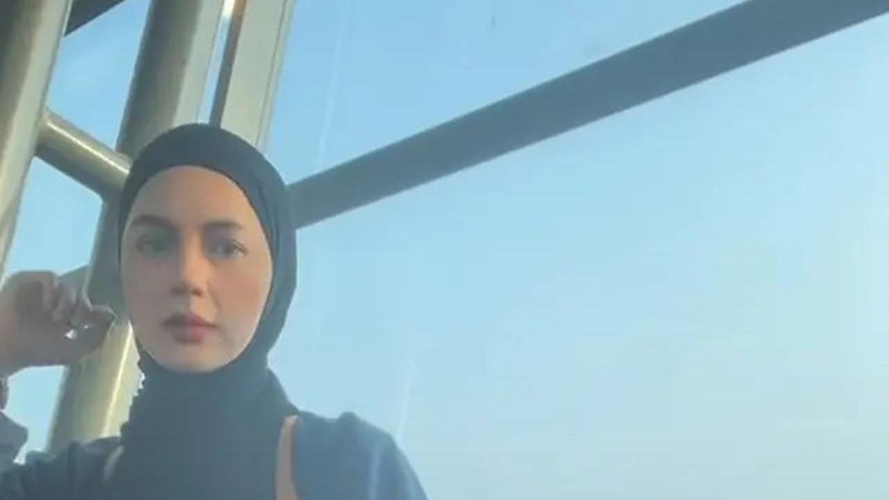 6 Pesona Paula Verhoeven Berhijab, Liburan Stylish di Dubai Tanpa Baim Wong