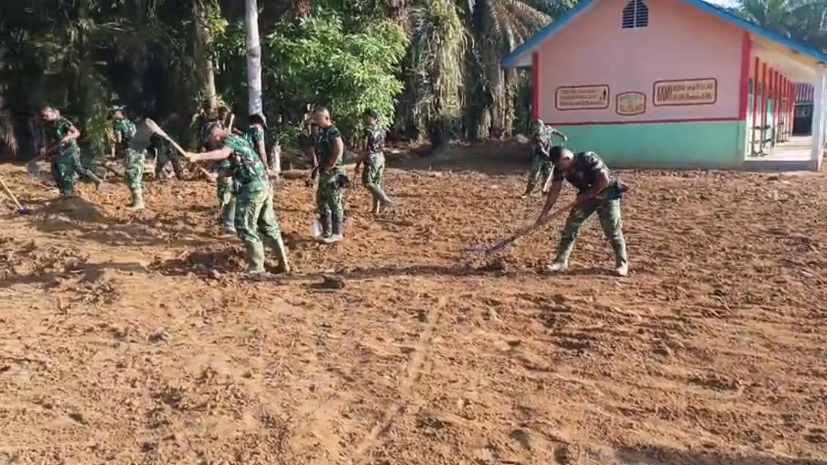 Sekolah dan Tempat Ibadah di Sumut Berangsur Dibersihkan TNI, Sebagian Besar Sudah Rampung