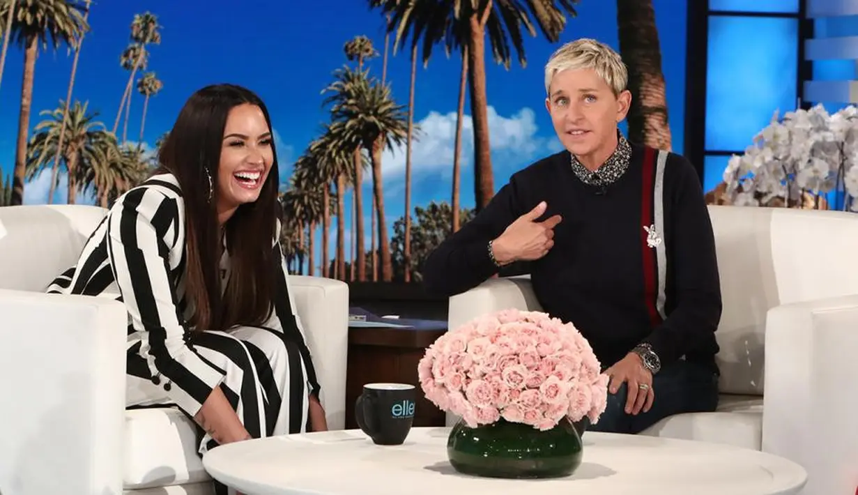 Sebagai sahabat, Ellen DeGeneres dan istrinya, Portia de Rossi ingin berbuat lebih untuk Demi Lovato. (Entertainment Tonight)