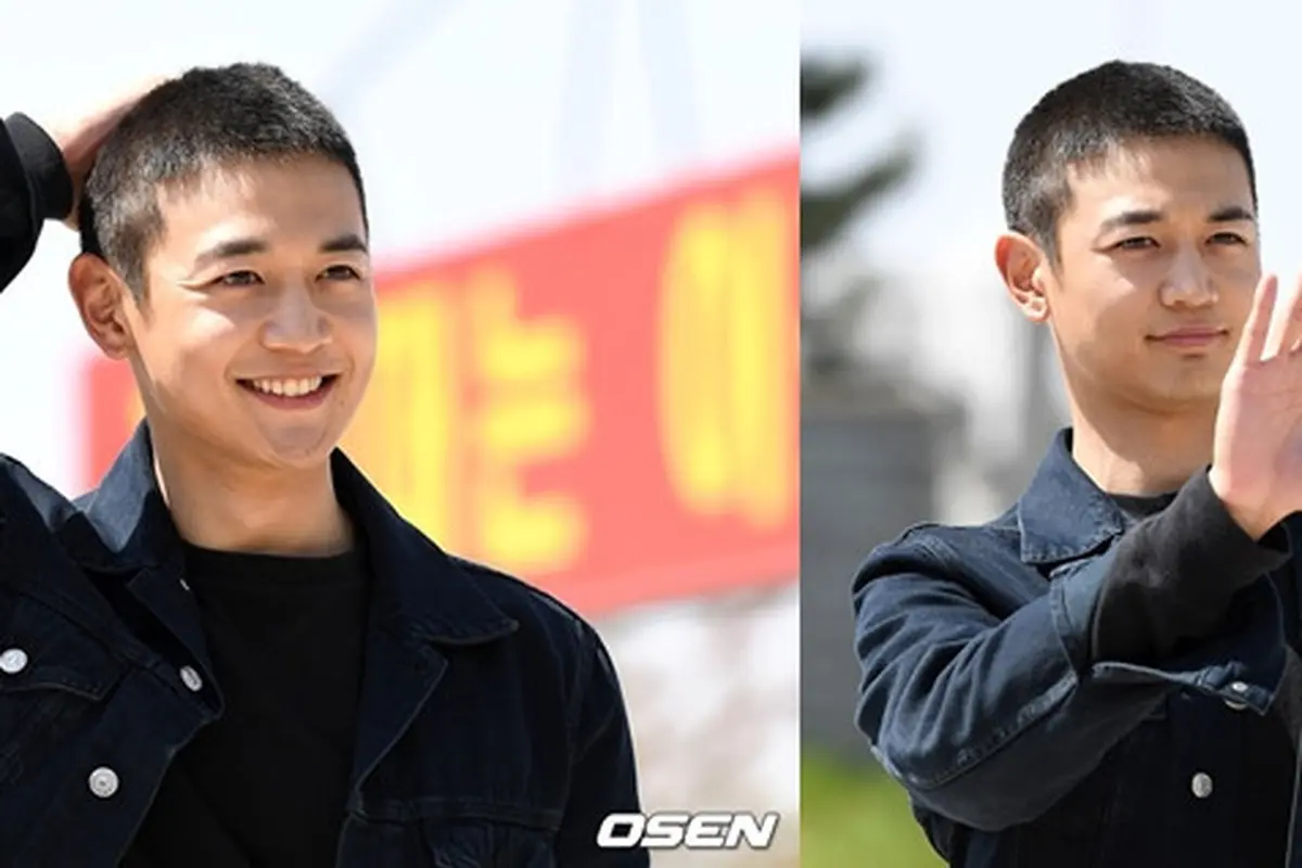 Minho SHINee jalani Wajib Militer.