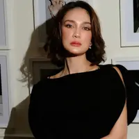 Setelah menikah, Luna Maya pun memotong rambut panjangnya menjadi pendek model bob. Kini ia kerap menstyling rambut pendeknya dengan berbagai termasuk dibuat wavy. [@lunamaya]