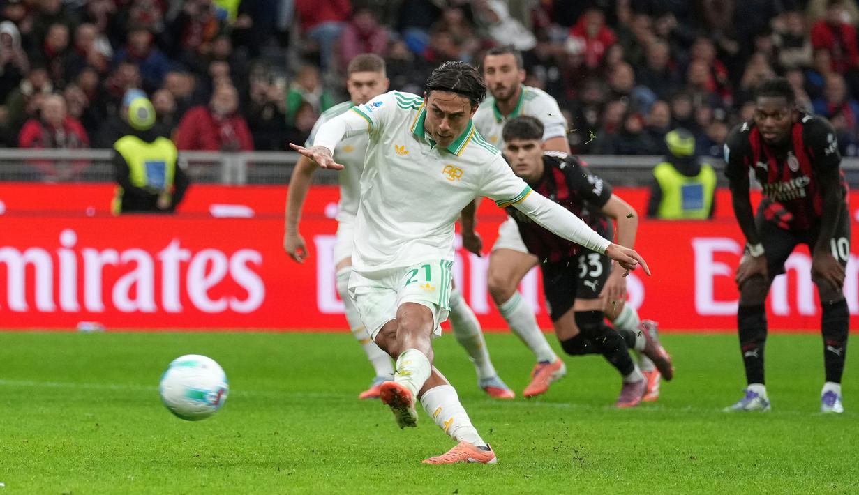 Paulo Dybala membuang kesempatan emas melalui tendangan penalti saat AS Roma melawan AC Milan di Liga Italia, Senin (03/11/2025) dini hari WIB. (AP Photo/Antonio Calanni)