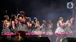 Para member JKT48  membawakan sejumlah lagu andalan mereka. (Liputan6.com/Herman Zakharia)