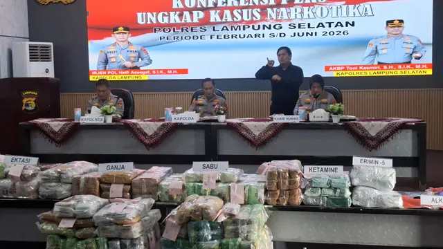 Barang bukti mobil Honda Civic yang diamankan polisi di Lampung membawa 30 kilogram sabu dari Aceh tujuan Jakarta.