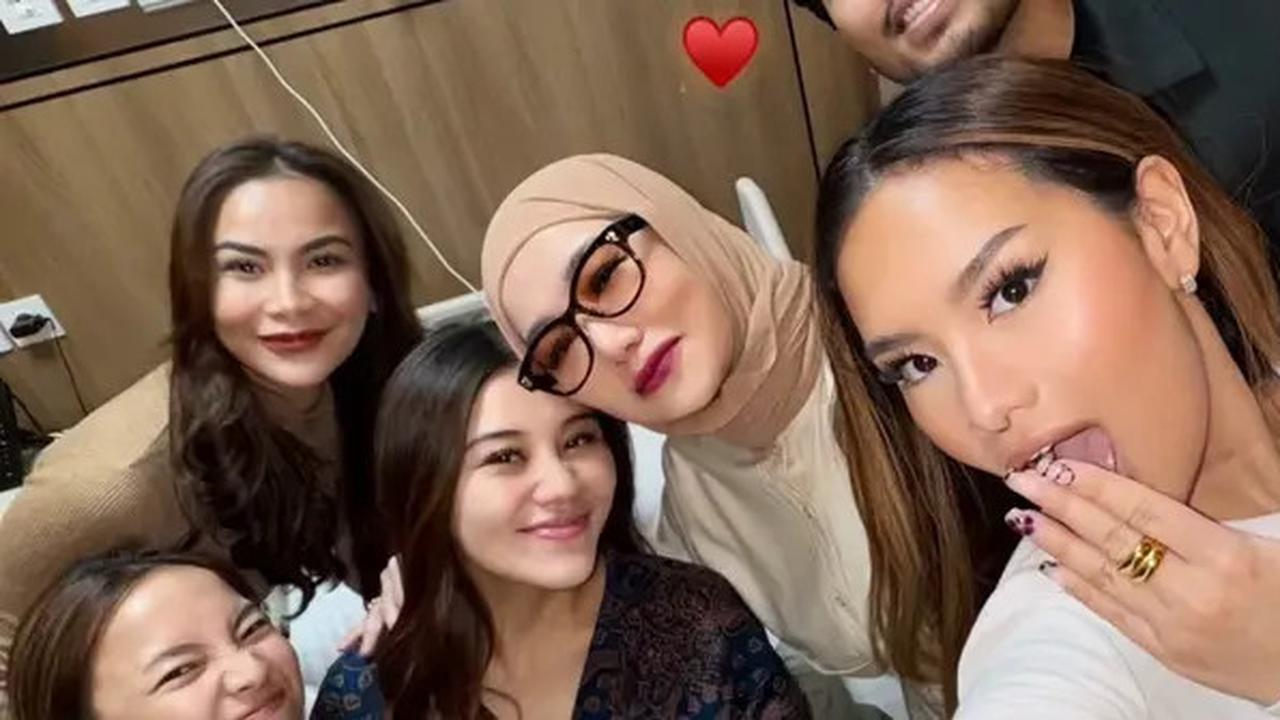 Potret Outfit Keluarga Besar Thariq Halilintar saat Temani Aaliyah Massaid Lahiran di Rumah Sakit, Ada Reza Artamevia hingga Geni Faruk