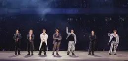 BTS mengenakan custom look rancangan Glenn Martens untuk Diesel di BTS World Tour Arirang, Chicago. (BIGHIT MUSIC)