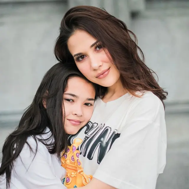 6 Potret Ida Helena Mantan Istri Richard Kevin Bareng Sang Putri, Bak Kakak Adik