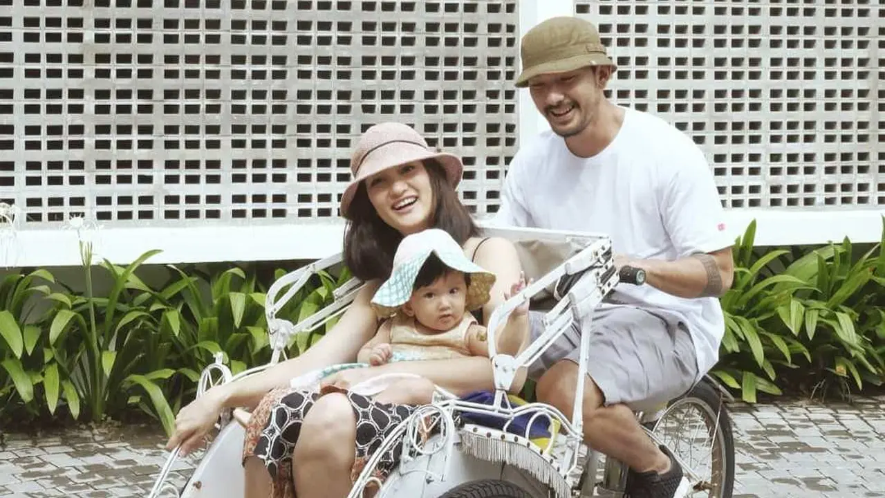 Rio Dewanto dan Atiqah Hasiholan