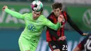 Bartosz Bialek. Striker yang masih berusia 20 tahun ini telah bergabung dengan VfL Wolfsburg sejak awal musim 2020/2021 usai didatangkan dari klub Polandia, Zagleibe Lubin dengan nilai transfer 5 jua euro. Selama 2 musim bersama VfL Wolfsburg, ia total tampil dalam 36 laga di semua ajang dengan torehan 2 gol. Sementara bersama Timnas Polandia saat ini ia masih bermain bersama tim U-21. (AFP/Ronny Hartmann)