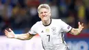 Ekspresi Bastian Schweinsteiger setelah mencetak gol kedua Jerman ke gawang Ukraina pada laga Grup C Piala Eropa 2016 di Stade Pierre-Mauroy, Senin (13/6/2016) dini hari WIB. (Action Images via Reuters/Carl Recine)