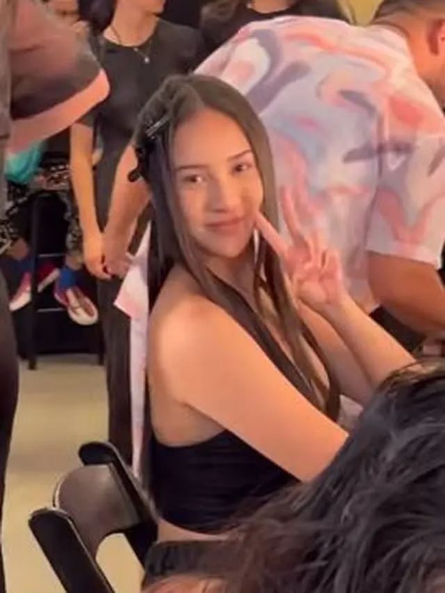 Kesibukan di backstage NYFW (Instagram/raffinagita1717)