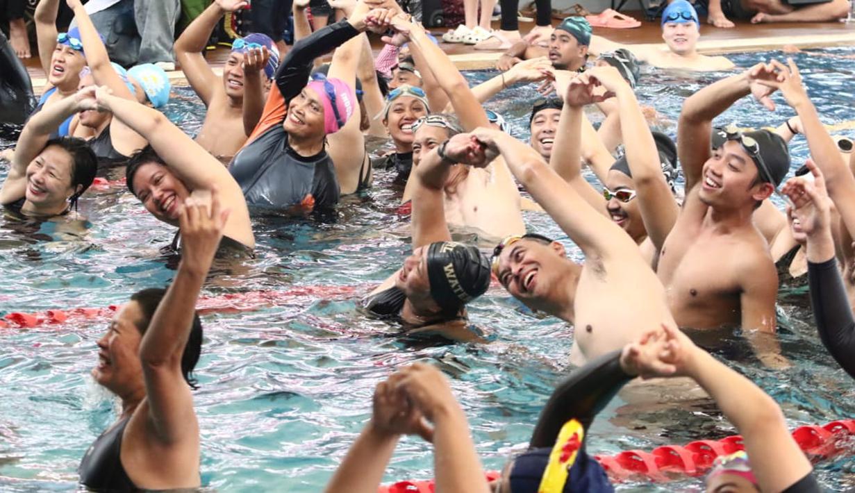 Sejumlah perserta tampak antusias mengikuti 1st Nika Fun Relay Swimming Championships 2025 di Nika Training Pool, Bintaro, Jakarta, Minggu (7/12/2025). (Dok. Akuatik Indonesia)
