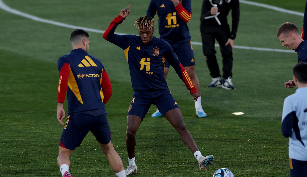 Luis de la Fuente memasukkan cukup banyak pemain veteran di skuatnya. Dari 26 pemain terpilih, tujuh di antaranya telah beruur 30 tahun atau lebih. (Photo by Pierre-Philippe Marcou / AFP)