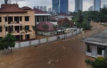 Sebelum pulang, Jokowi tengok Kanal Banjir Barat