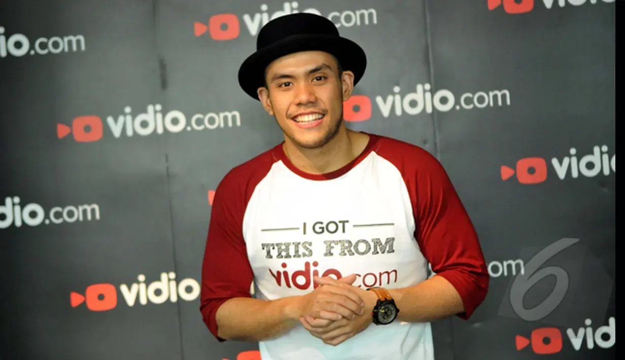 Juara ketiga Music Video Contest Vidio.com, Eros Tjokro tak menyangka jika dirinya berhasil mendapatkan likes sebanyak 21.646. Foto diambil di Jakarta, Selasa (27/1/2015). (Liputan6.com/Panji Diksana)