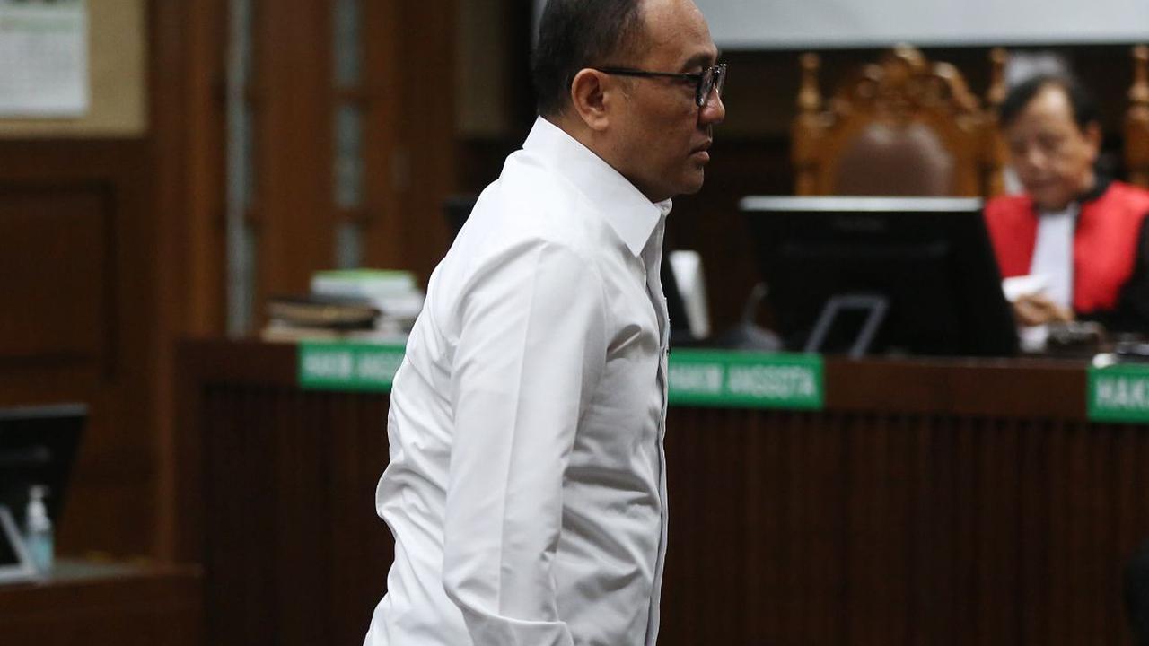 Mantan pejabat Direktorat Jenderal Pajak (Ditjen Pajak) Kementerian Keuangan, Rafael Alun Trisambodo menjalani sidang perdana di Pengadilan Tipikor, Jakarta, Rabu (30/6/2023). Dalam sidang tersebut Rafael Alun didakwa melakukan Tindak Pidana Pencucian Uan