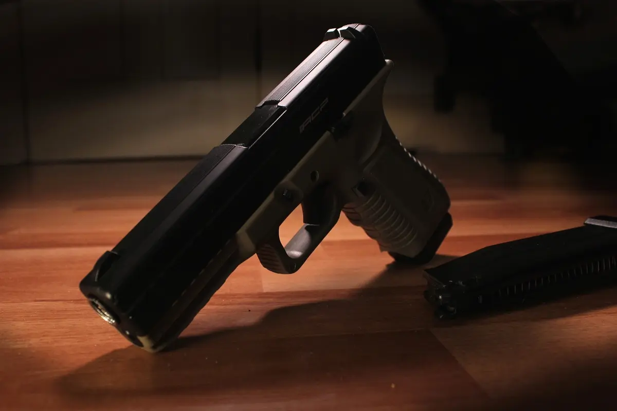 Jenis Senjata Api Pistol