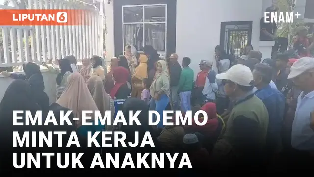 VIDEO: Anaknya Nganggur, Ratusan Ibu-ibu Demo Minta Kerja di Kantor Pemda