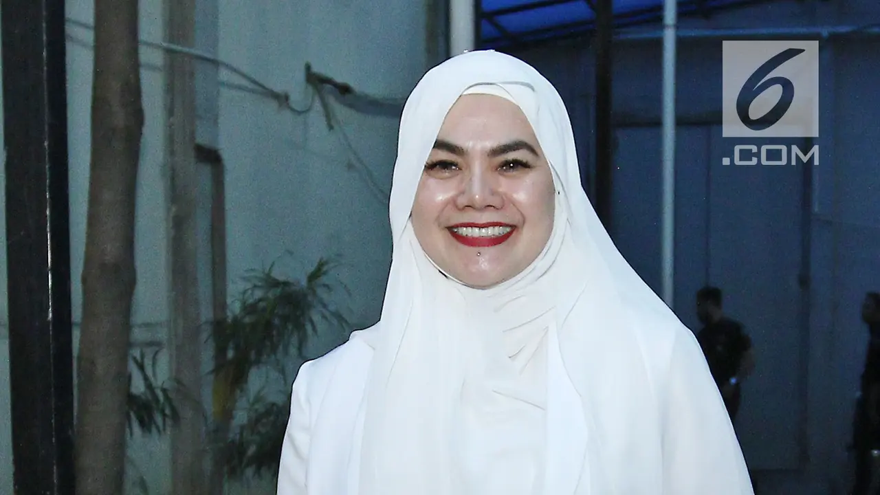 Sarita Abdul Mukti, istri Faisal Harris.