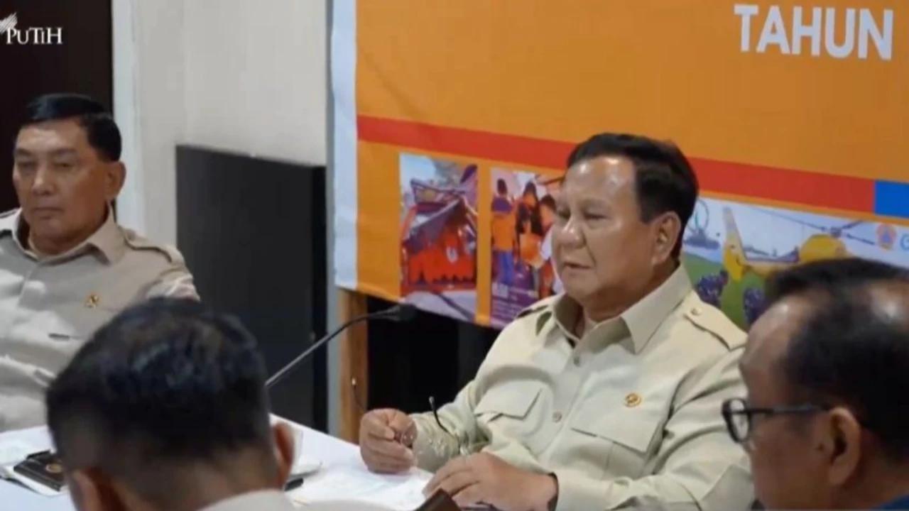 VIDEO: Prabowo Skakmat Bupati Kabur Saat Bencana "Lari Ya Lari Saja, Copot Jabatannya!"