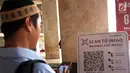 Warga melakukan pembayaran Infaq non tunai di counter Masjid Istiqlal, Sabtu (11/5/2019). Bank DKI terus mendorong penerapan transaksi non tunai menggunakan Scan to Infaq dari JakOne Mobile Bank DKI dengan menggandeng sejumlah masjid di Jakarta untuk menjadi mitra JakQR. (Liputan6.com/HO/Budi)