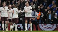 Striker Manchester City, Erling Haaland, berhasil mencetak empat gol dan membawa timnya meraih kemenangan 6-2 atas Luton Town pada laga babak kelima Piala FA di Kenilworth Road, Luton, Rabu (28/2/2024) dini hari WIB. (AP Photo/Alastair Grant)