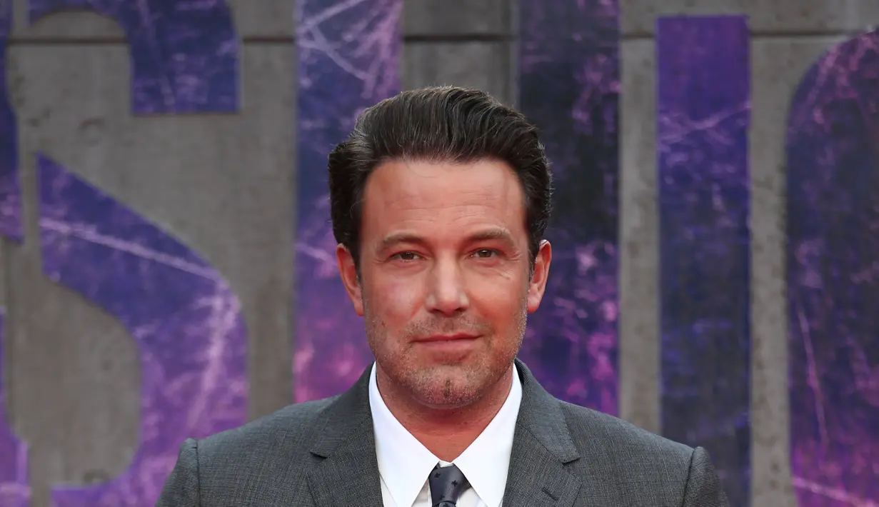 Tentu saja, kalian pasti sudah tak asing dengan akting Ben Affleck yang berperan sebagai Batman. Rabu (3/8) lalu, Ben pun menghadiri acara premiere after party Suicide Squad yang digelar di London,Inggris. (AFP/Bintang.com). 
