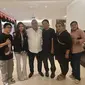 Selebgram dan juga model Putri Nur Angelina, yang dikenal sebagai Angelqueen bersama tim kuasa hukumnya DR. Togar Situmorang.