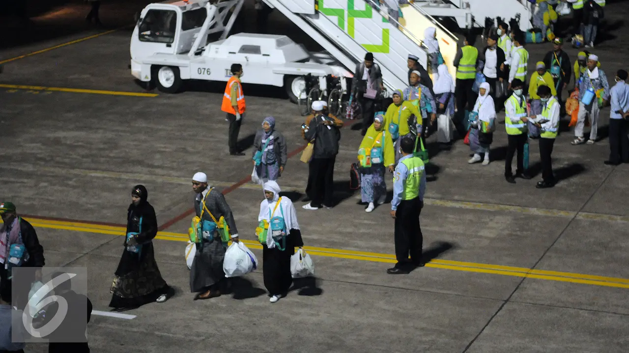 20150929- Jamaah Haji Indonesia Embarkasi Jakarta Tiba di Halim-Jakarta
