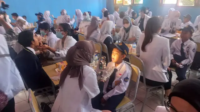 Menkes Budi apresiasi peran swasta dalam kampanye Indonesia Bebas Karies. Gigi sehat bantu tingkatkan prestasi belajar dan percaya diri anak.