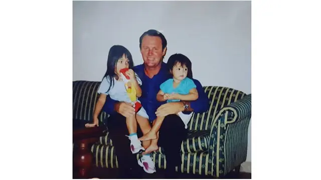 7 Potret Masa Kecil Amanda Rawles, Bule Banget