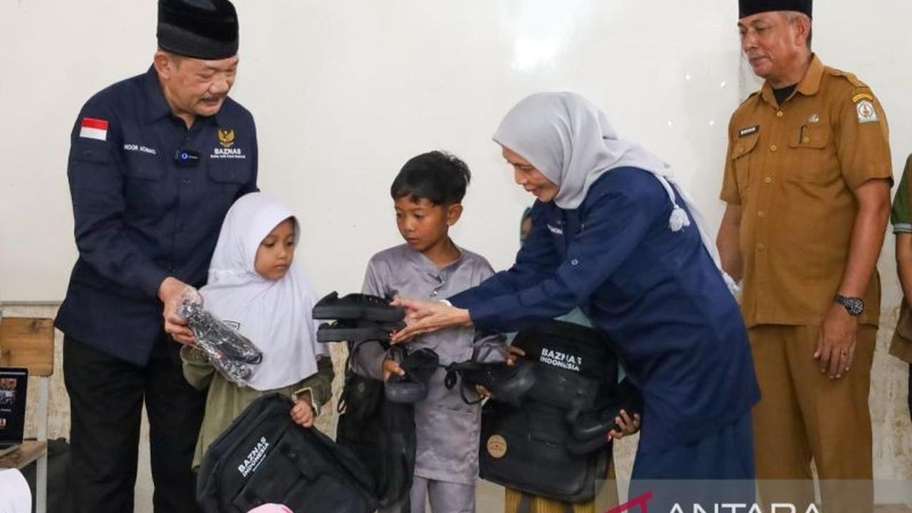 Baznas Salurkan Bantuan Pendidikan: 20.000 Paket Alat Belajar untuk Siswa Korban Bencana