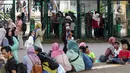 Bambang belum bisa memprediksi berapa jumlah total pengunjung sampai jam tutup operasional Taman Margasatwa Ragunan. Namun, ada kemungkinan jumlah pengunjung bisa dua kali lipat setelah pukul 12.00 WIB. (Liputan6.com/Herman Zakharia)
