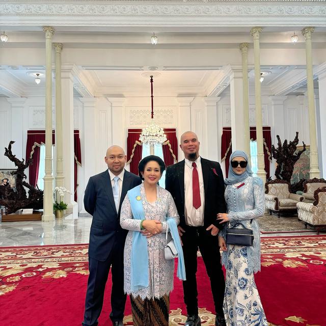 6 Penampilan Titiek Soeharto di Pelantikan Prabowo, Dibandingkan dengan Selvi Ananda