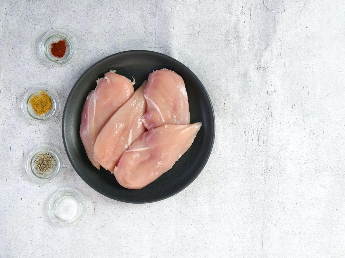 8. Ayam