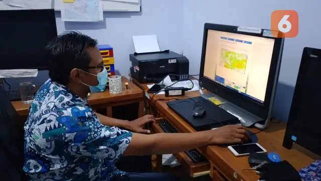 Prekirawan BMKG Banyuwangi, Gigik Nurbaskoro (Hermawan Arifianto/Liputan6.com)