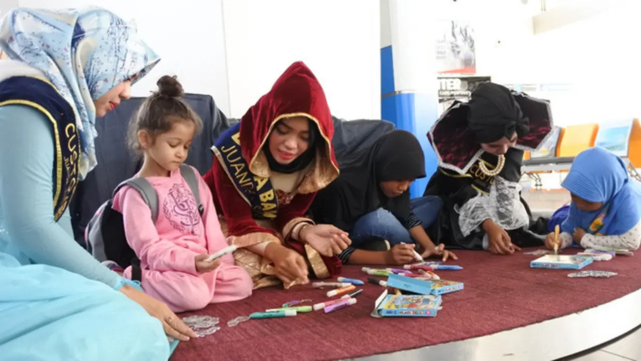 Bandara Internasional Juanda Ajak Anak-Anak Melukis Dengan Akrilik di Gantungan Kunci