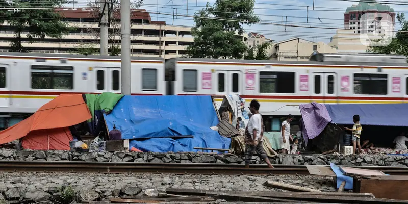 FOTO: Korban Penggusuran Kampung Bandan Bertahan di Tenda Pengungsian