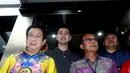 Forum Wartawan (Forwan) yang melaporkan Raffi Ahmad ke polisi mau menandatangani nota kesepakatan damai dengannya. Perdamaian ini disaksikan oleh Ketua Parsi atau Persatuan Artis Sinetron Indonesia, Anwar Fuadi. (Andy Masela/Bintang.com)