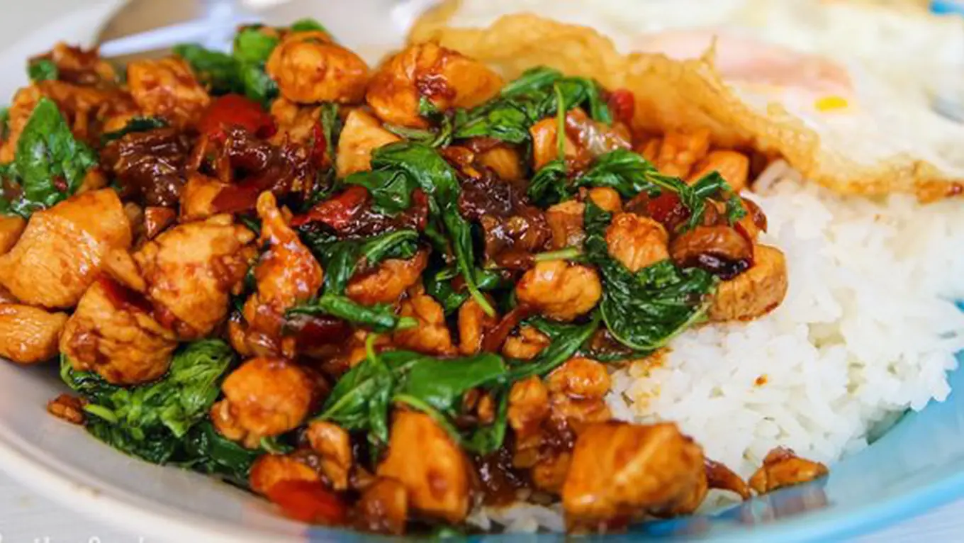 Resep Pad Kra Pao Gai, Tumis Ayam Kemangi khas Thailand