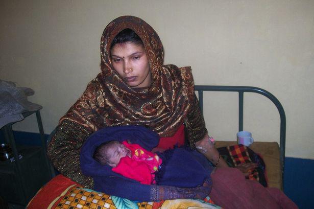 Priyanka meratapi nasib anak pertamanya yang menderita kelainan jantung | Photo copyright Mirror.co.uk