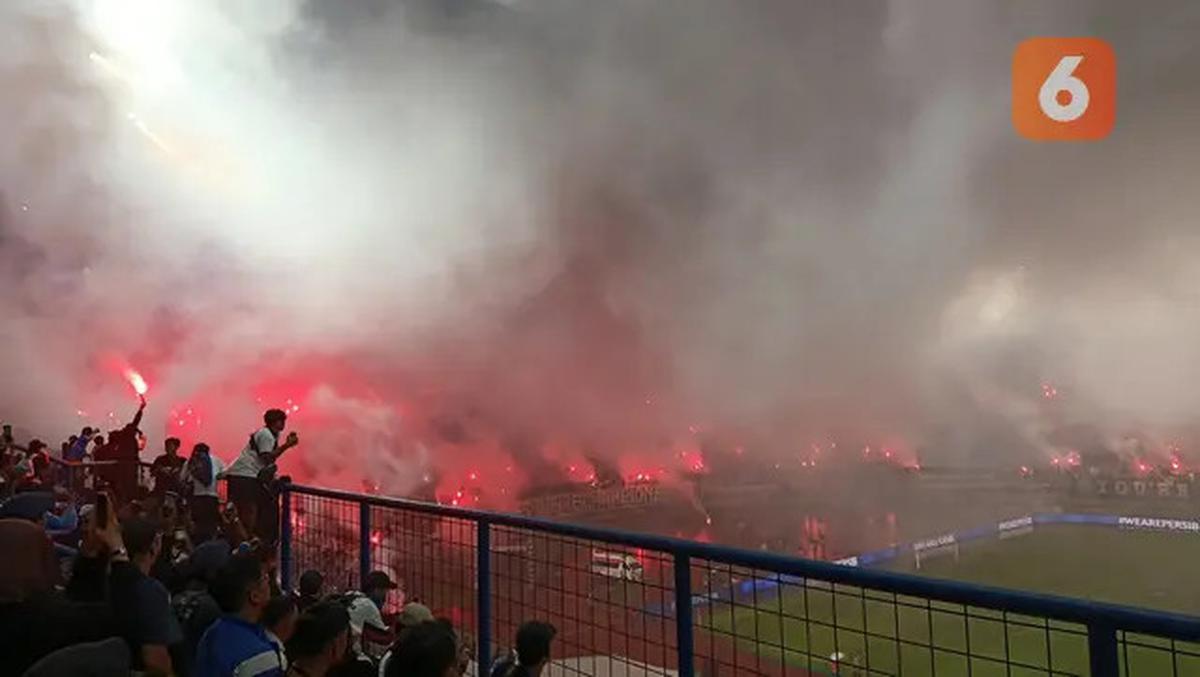 Persib Akhiri BRI Liga 1 dengan Manis, Bojan Hodak Sesalkan Ulah Bobotoh yang Menyalakan Flare