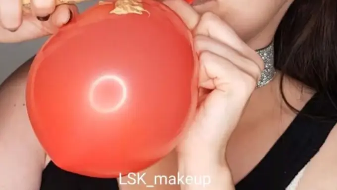 Ratakan Alas Bedak Bukan Pakai Kuas atau Beauty Blender, Tapi..