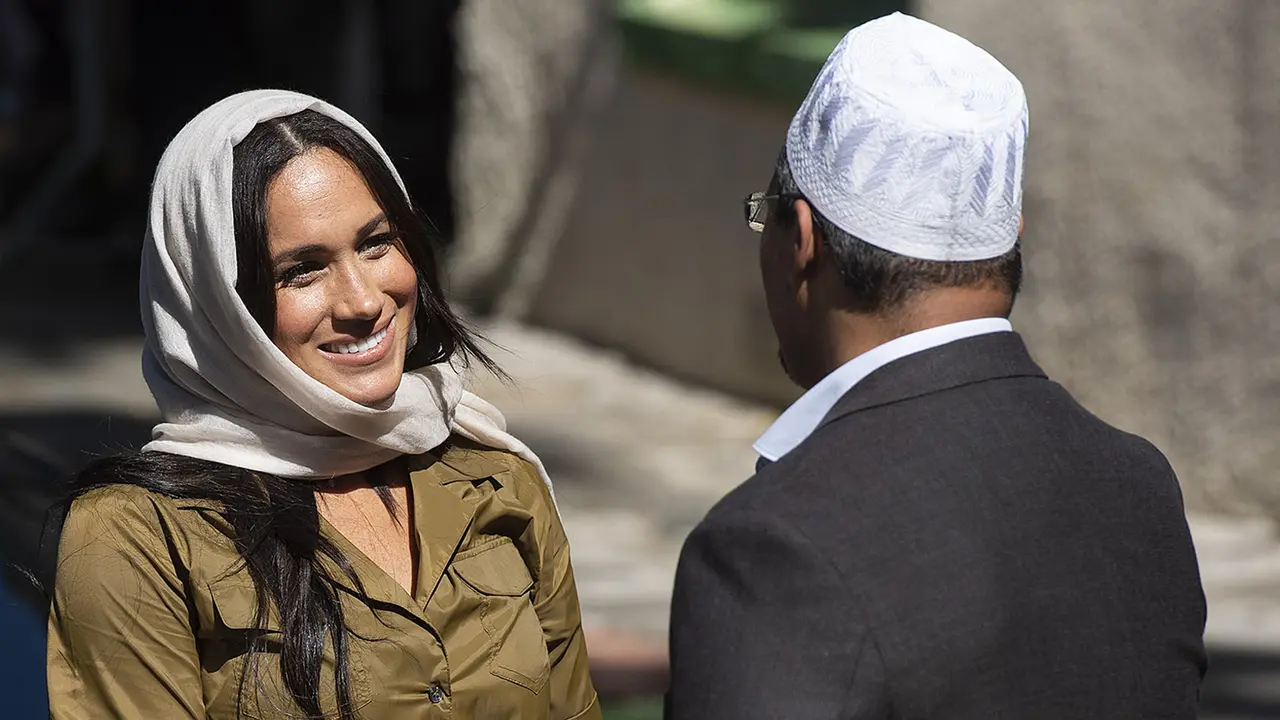 Kunjungi Masjid Tertua di Afrika Selatan, Meghan Markle Tampil Cantik Berkerudung