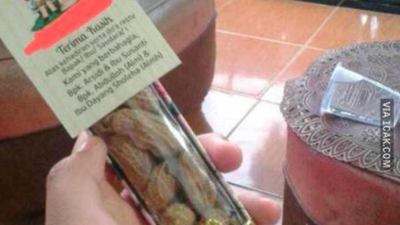 6 Suvenir Pernikahan Paling Nyeleneh, Bikin Gagal Paham