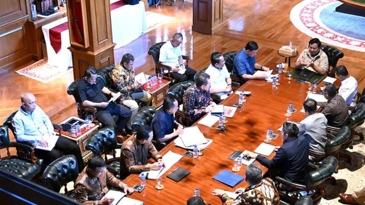 Prabowo Panggil Sejumlah Menteri ke Hambalang, Gelar Ratas dari Siang Hingga Malam