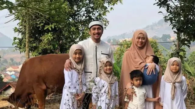 Irfan Hakim dan sapi kurban (Instagram/irfanhakim75)