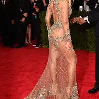 Beyonce di Met Gala 2015 (via vanityfair.com)