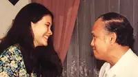Melanie Subono Unggah Foto Lawas dengan BJ Habibie, Curhat Tiket Pesawat Mahal dan Rupiah Anjlok
